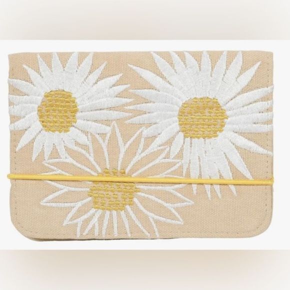 Accessories - Daisy‎ Flowers Embroidered Passport Cover 5.5 Inch